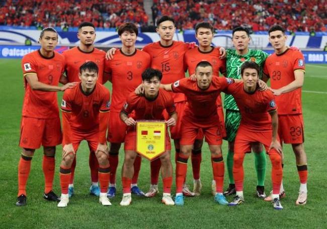 国足重庆公开训练热度不减战巴林阵容将有较大变化(伊万回应国足绝杀巴林)