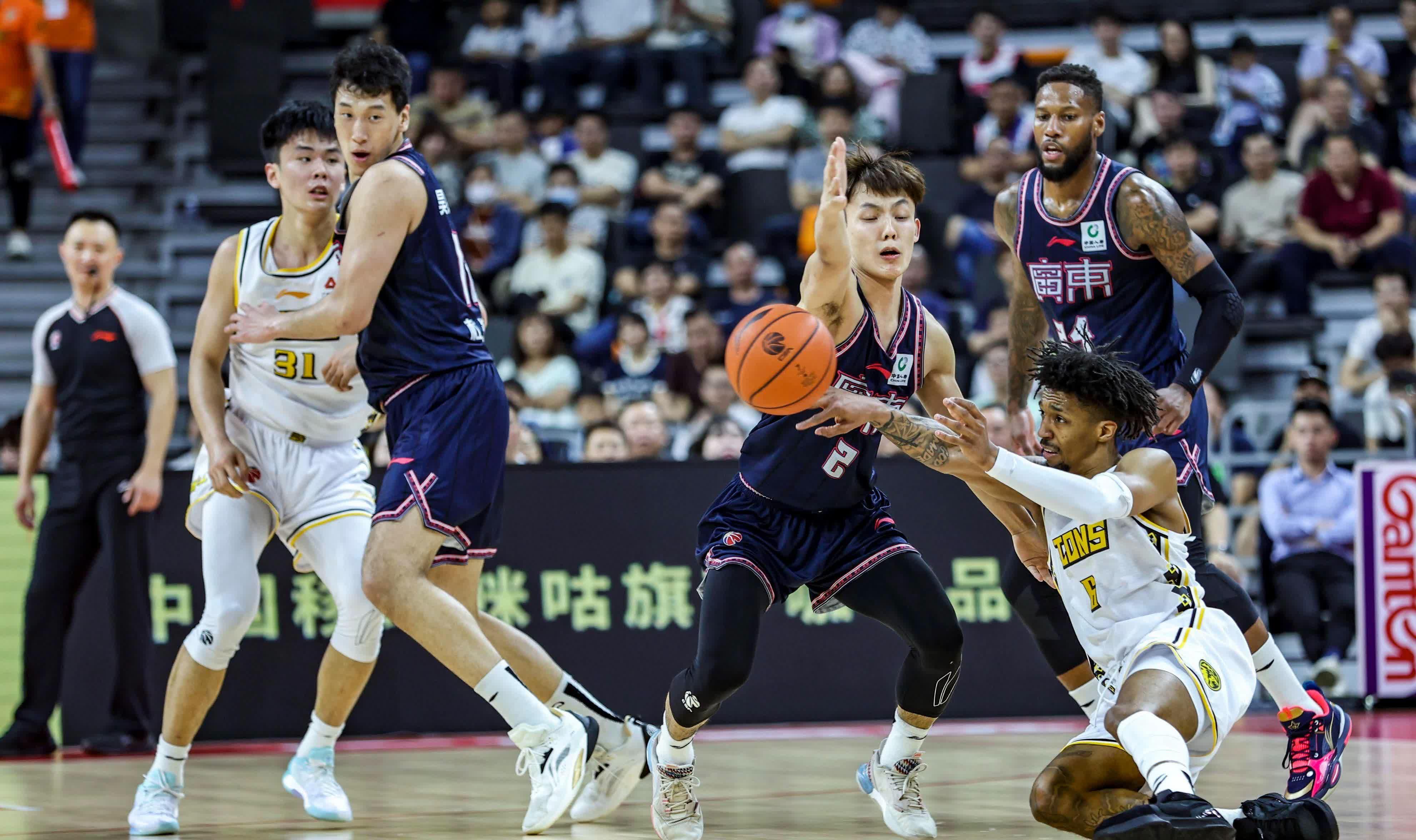 乐天堂-孙铭徽18+10广厦胜山西齐麟23分新疆不敌福建的简单介绍