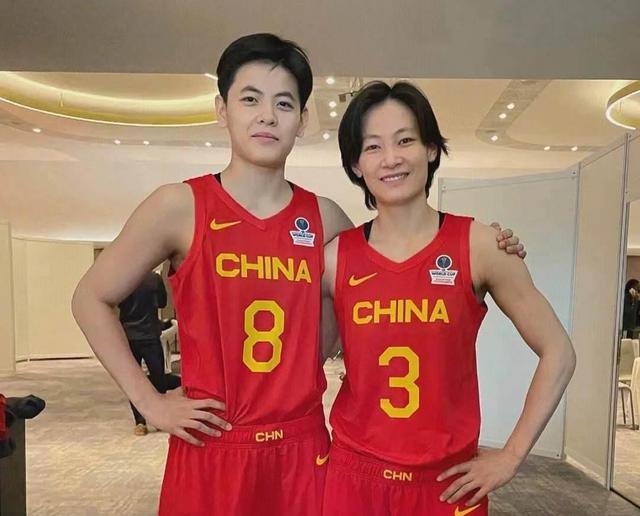 乐天堂-姐妹连线！杨力维杨舒予合砍25分老将发力助队大胜(杨力维杨舒予谁厉害)