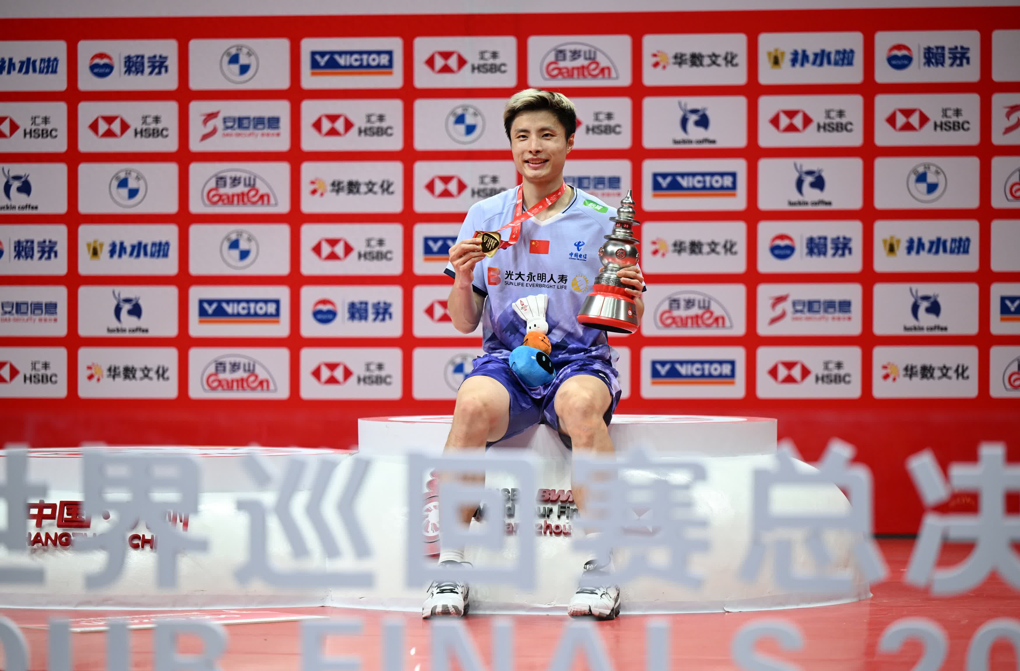 日本羽毛球公开赛：石宇奇2-0横扫夺冠，国羽3冠1亚收官(日本羽毛球比赛)