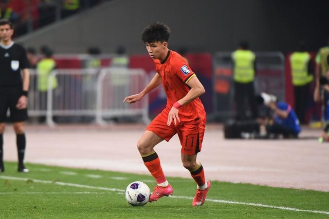 乐天堂-东亚杯-黄政宇首球国足两中门框1-0中国香港获季军(东亚杯预选赛香港中国台北视频)